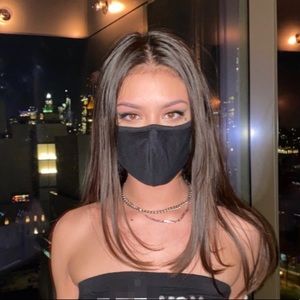 Meet your Posher, Emi